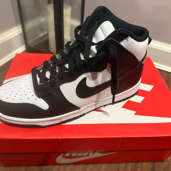 Women’s Nike High-Top Black and White Sneakers Panda - Picture 2 of 3